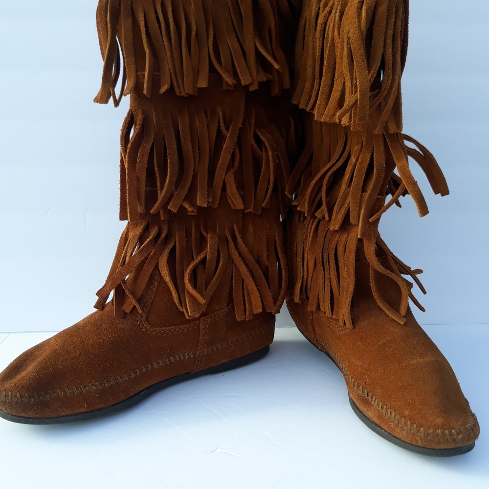 Minnetonka Women's 3-layer fringe boots.  Sz 5.